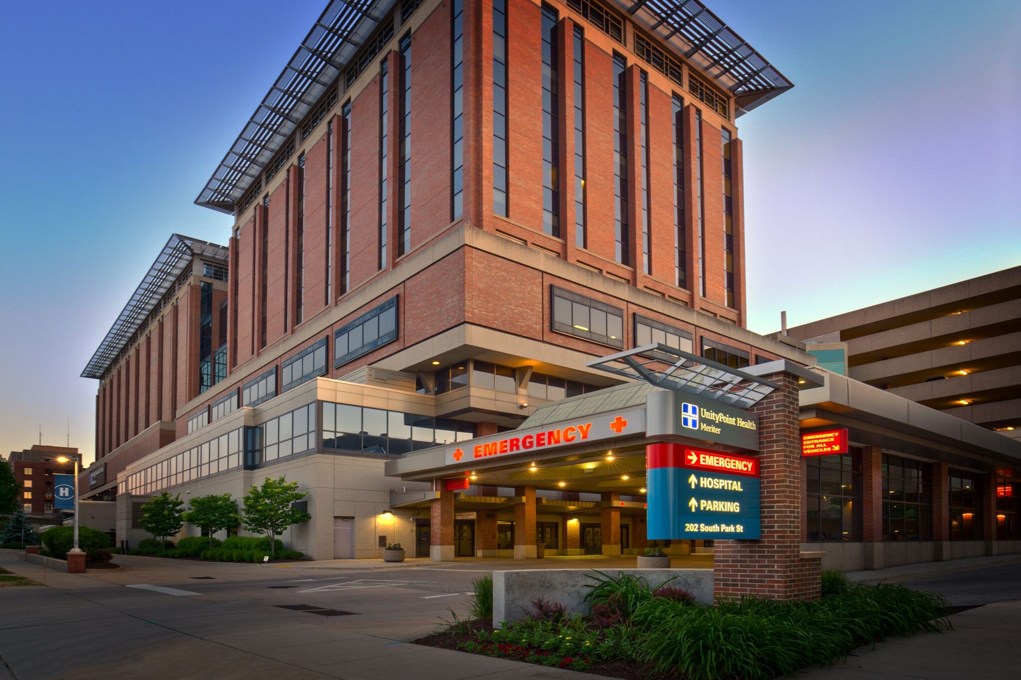 Exterior of Unity Point Meriter Hospital